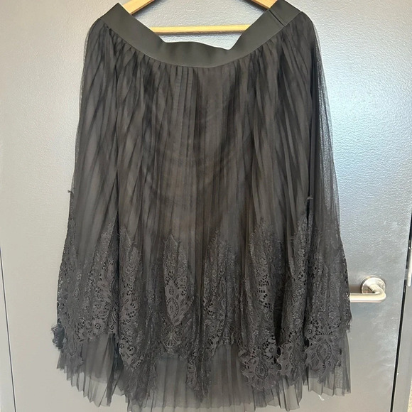 Ultra Pink NWT layered lace  skirt- very witchy lol. Size XL - Picture 2 of 11